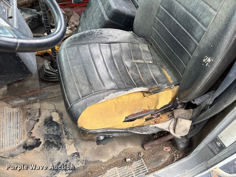 image for item EV3380 1997 Mack CH613 semi truck