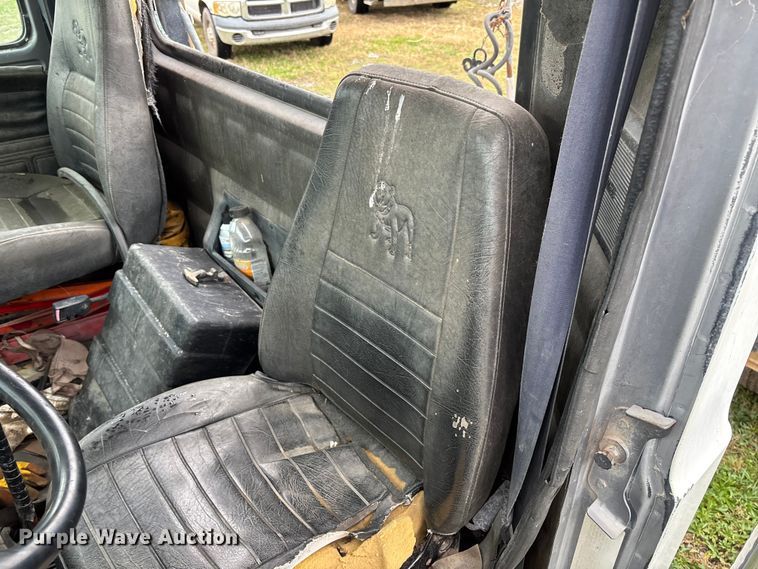 image for item EV3380 1997 Mack CH613 semi truck