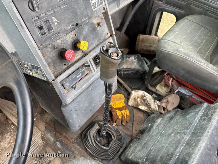 image for item EV3380 1997 Mack CH613 semi truck