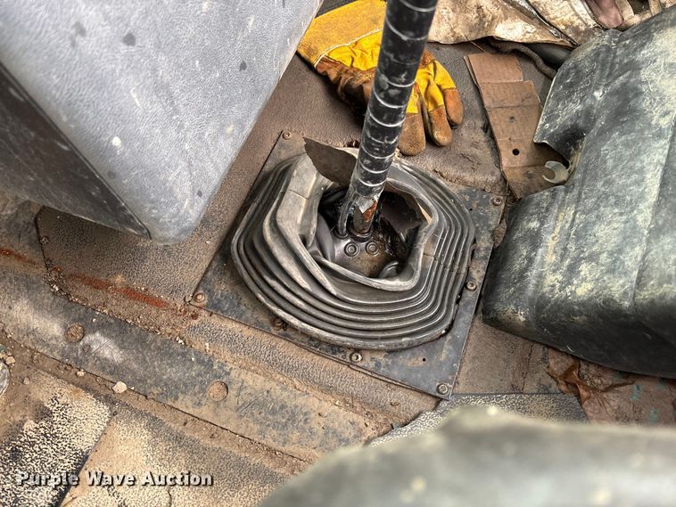 image for item EV3380 1997 Mack CH613 semi truck