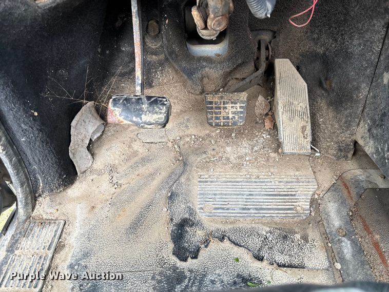 image for item EV3380 1997 Mack CH613 semi truck