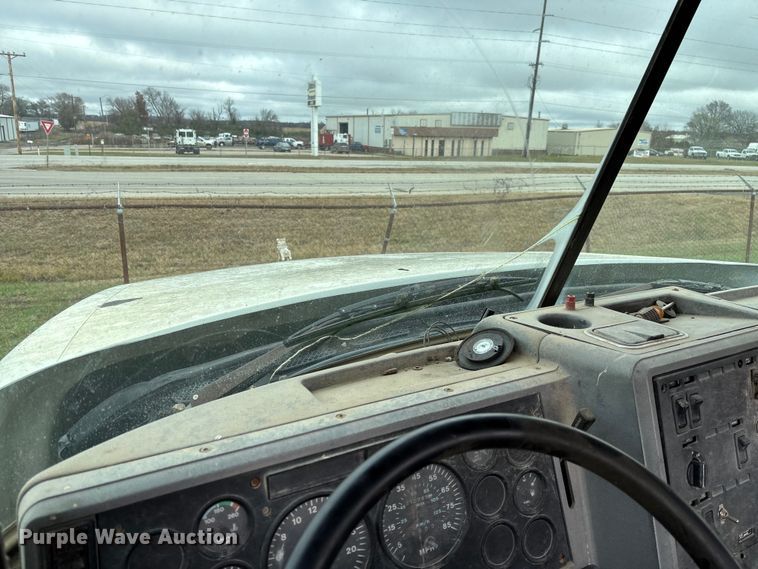 image for item EV3380 1997 Mack CH613 semi truck