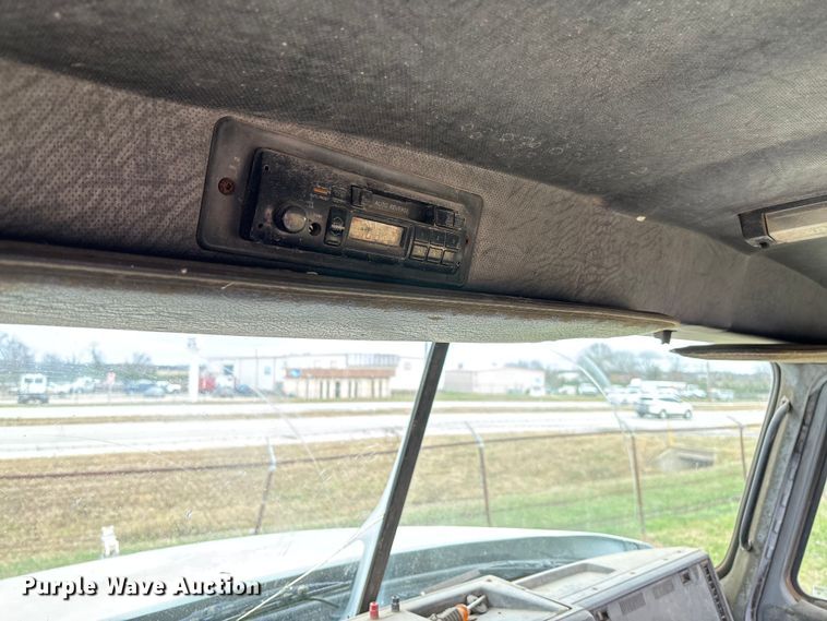 image for item EV3380 1997 Mack CH613 semi truck