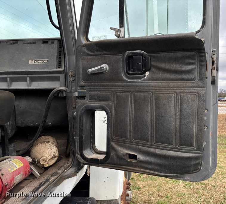 image for item EV3380 1997 Mack CH613 semi truck