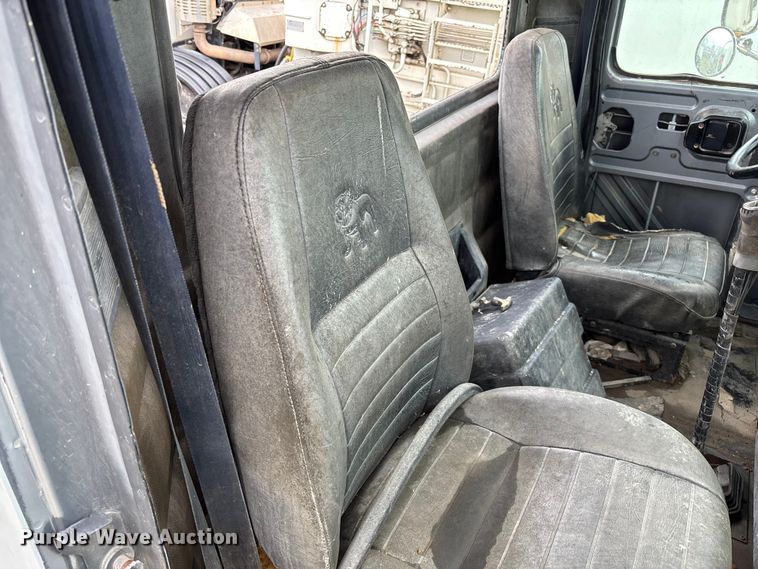 image for item EV3380 1997 Mack CH613 semi truck