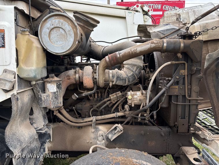 image for item EV3380 1997 Mack CH613 semi truck