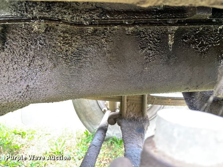 image for item EV3380 1997 Mack CH613 semi truck