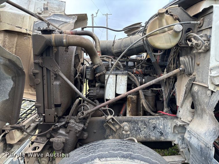 image for item EV3380 1997 Mack CH613 semi truck