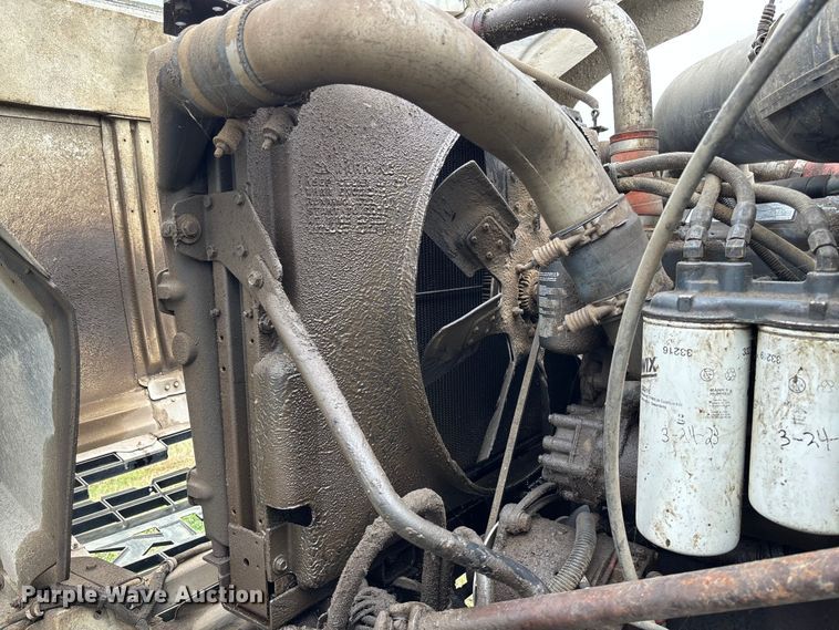 image for item EV3380 1997 Mack CH613 semi truck