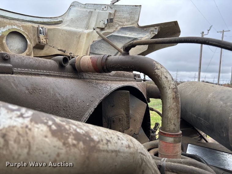 image for item EV3380 1997 Mack CH613 semi truck