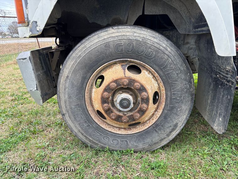 image for item EV3380 1997 Mack CH613 semi truck