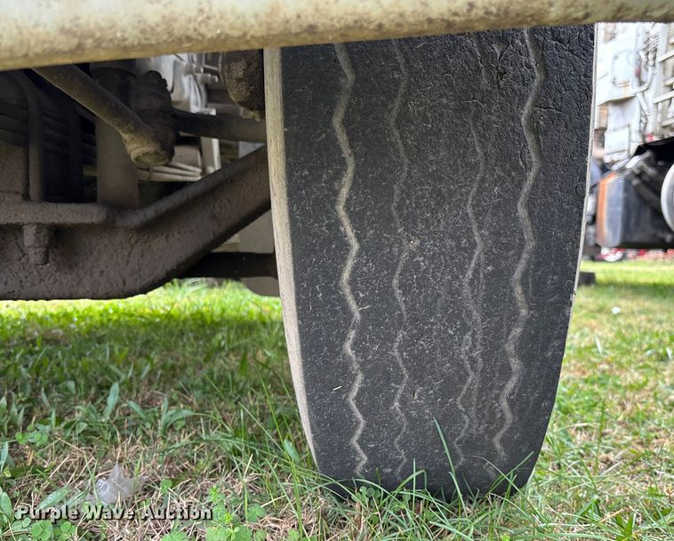 image for item EV3380 1997 Mack CH613 semi truck