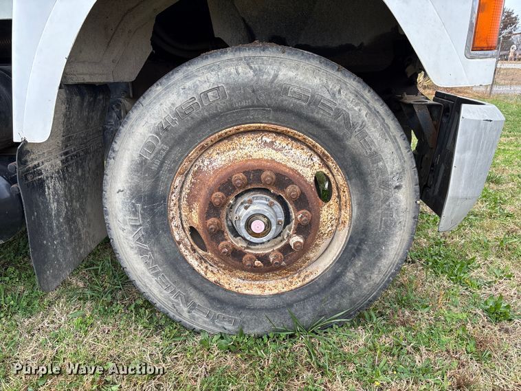 image for item EV3380 1997 Mack CH613 semi truck