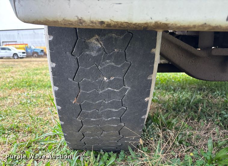 image for item EV3380 1997 Mack CH613 semi truck