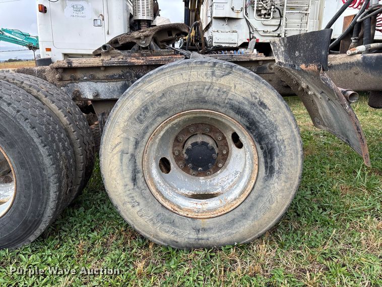 image for item EV3380 1997 Mack CH613 semi truck