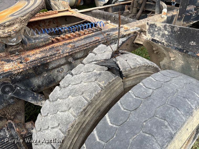 image for item EV3380 1997 Mack CH613 semi truck