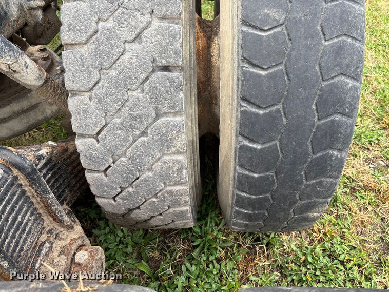 image for item EV3380 1997 Mack CH613 semi truck