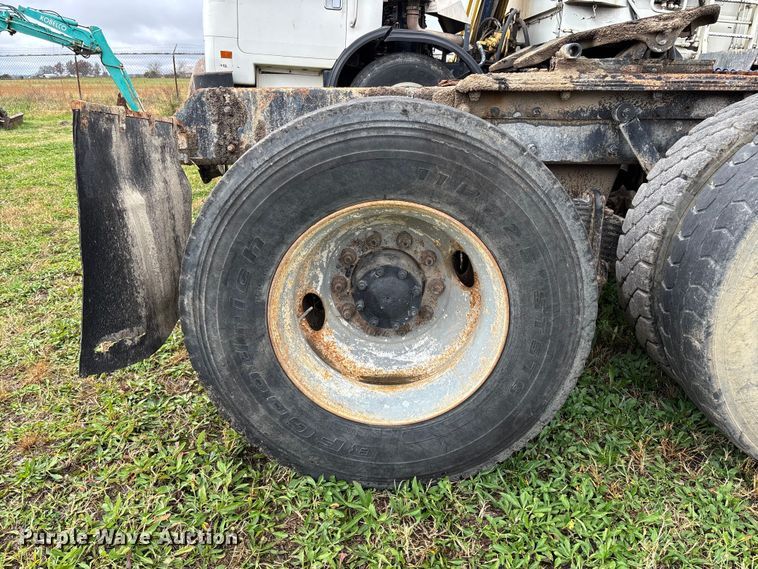 image for item EV3380 1997 Mack CH613 semi truck