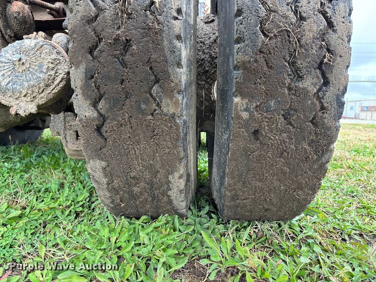 image for item EV3380 1997 Mack CH613 semi truck