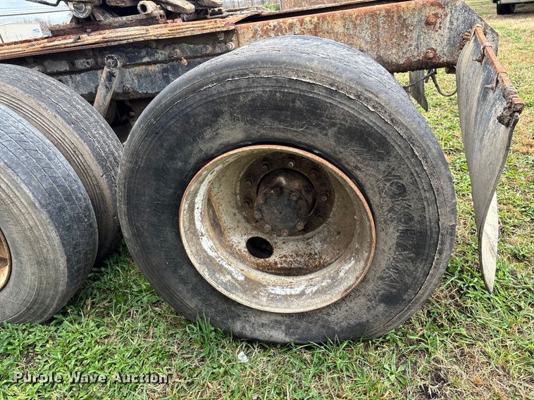 image for item EV3380 1997 Mack CH613 semi truck