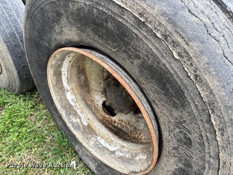 image for item EV3380 1997 Mack CH613 semi truck