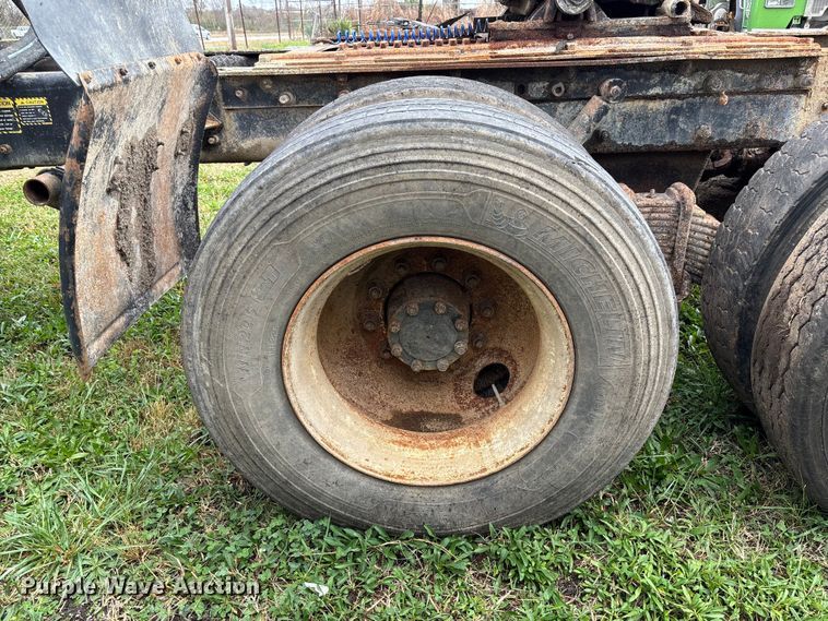 image for item EV3380 1997 Mack CH613 semi truck