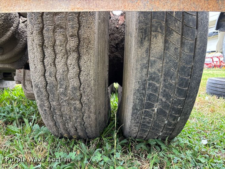 image for item EV3380 1997 Mack CH613 semi truck