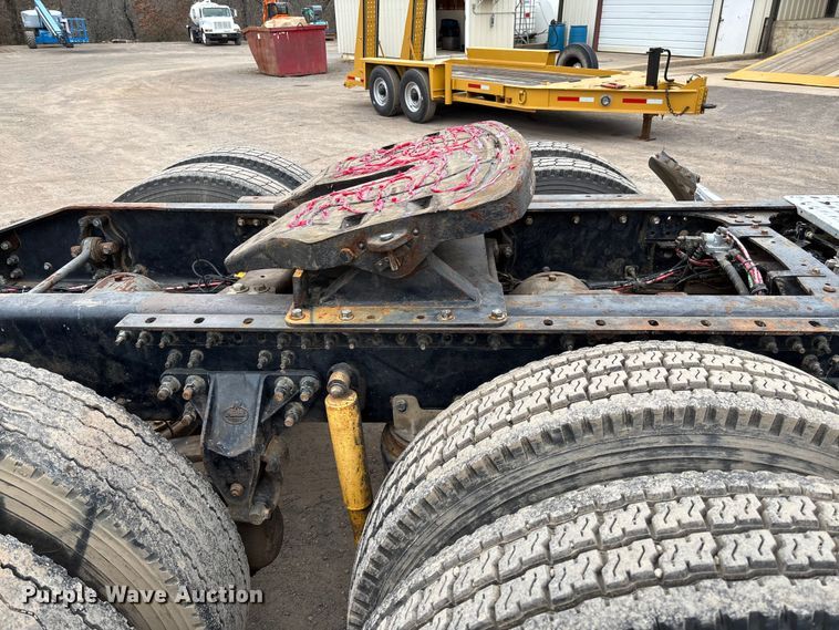 image for item EV3499 2013 Mack CHU613 semi truck