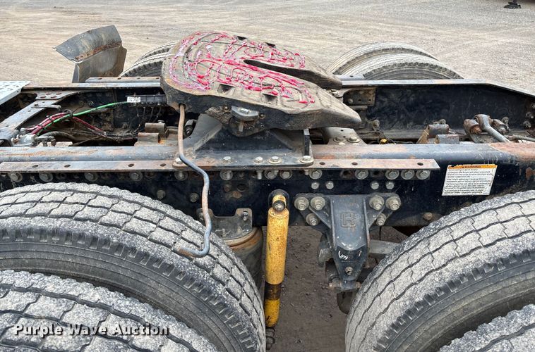 image for item EV3499 2013 Mack CHU613 semi truck