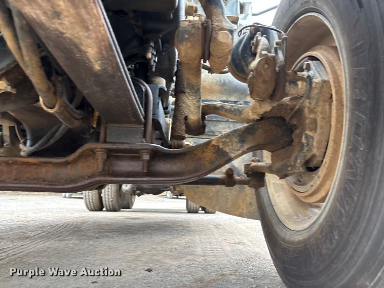 image for item EV3499 2013 Mack CHU613 semi truck