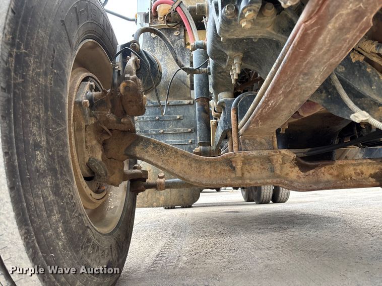 image for item EV3499 2013 Mack CHU613 semi truck