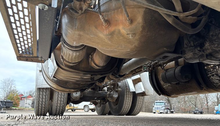 image for item EV3499 2013 Mack CHU613 semi truck