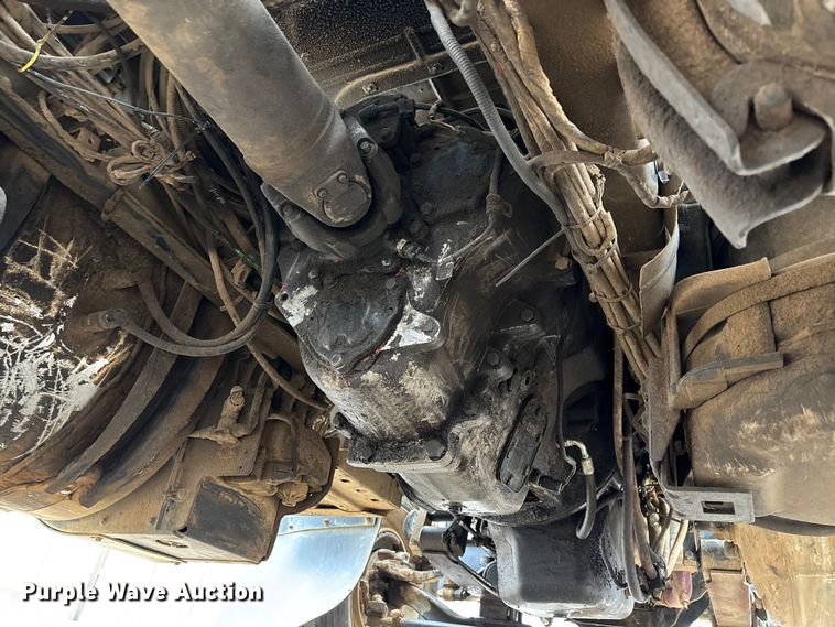 image for item EV3499 2013 Mack CHU613 semi truck