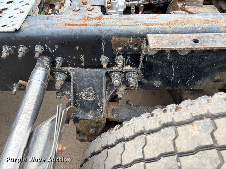 image for item EV3499 2013 Mack CHU613 semi truck