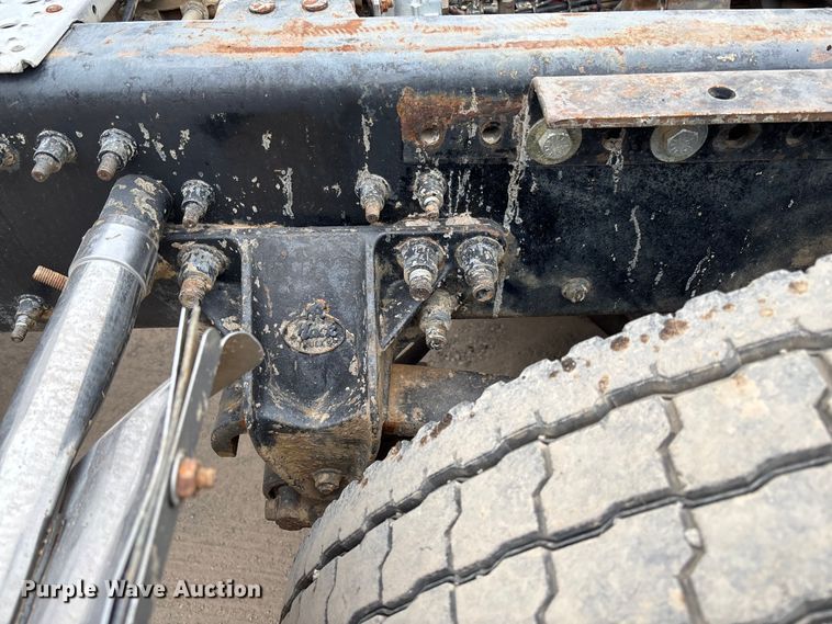 image for item EV3499 2013 Mack CHU613 semi truck