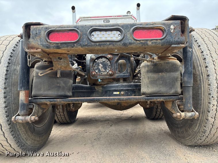 image for item EV3499 2013 Mack CHU613 semi truck