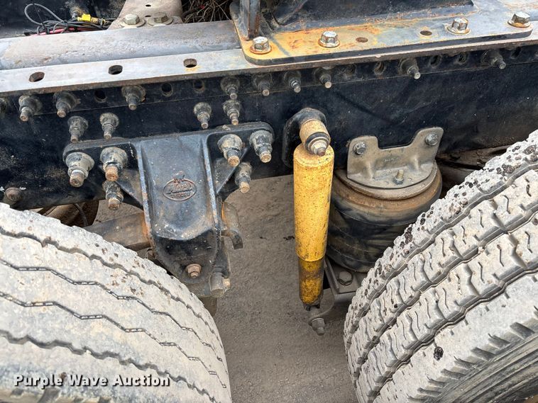 image for item EV3499 2013 Mack CHU613 semi truck