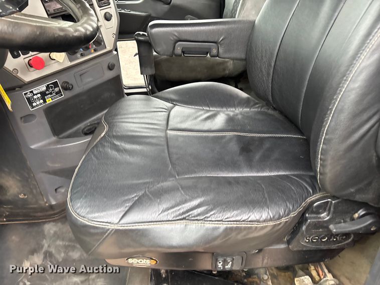 image for item EV3499 2013 Mack CHU613 semi truck