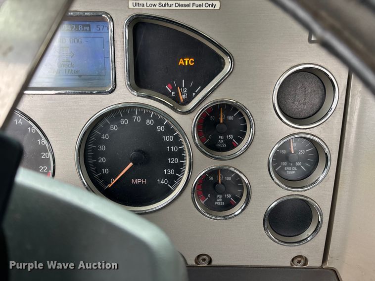 image for item EV3499 2013 Mack CHU613 semi truck