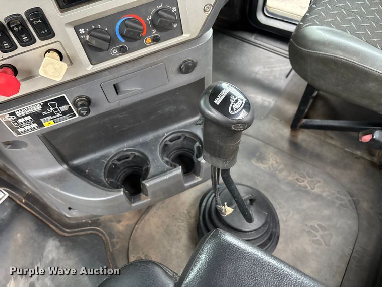 image for item EV3499 2013 Mack CHU613 semi truck