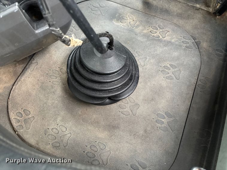 image for item EV3499 2013 Mack CHU613 semi truck