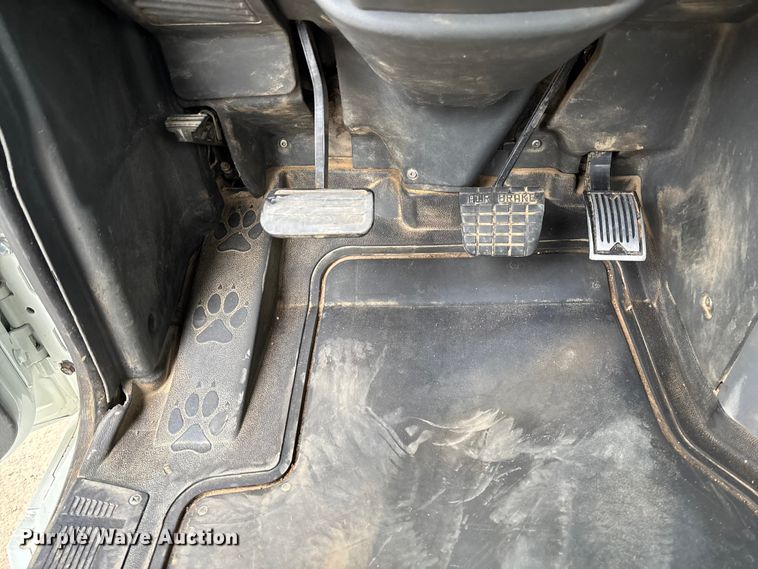 image for item EV3499 2013 Mack CHU613 semi truck