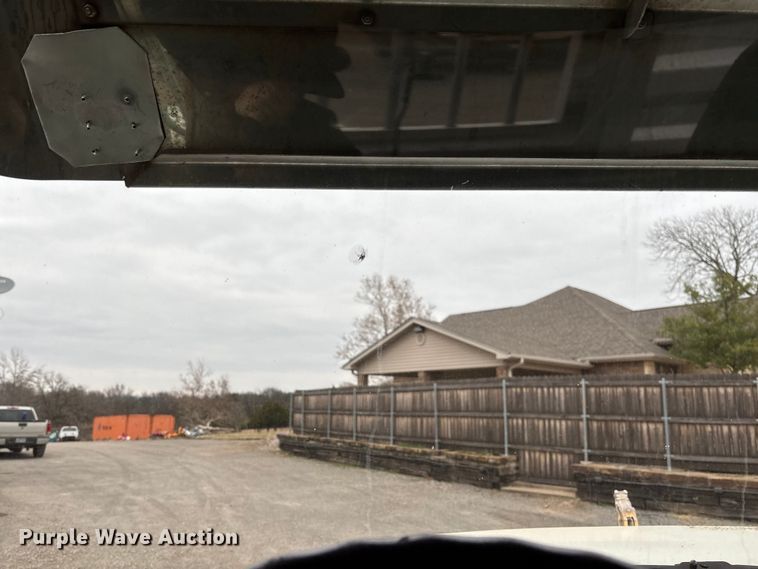 image for item EV3499 2013 Mack CHU613 semi truck