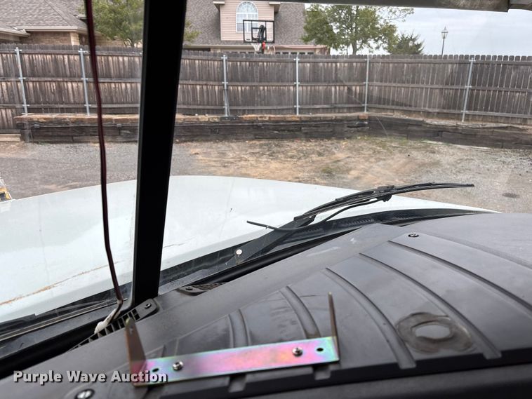 image for item EV3499 2013 Mack CHU613 semi truck