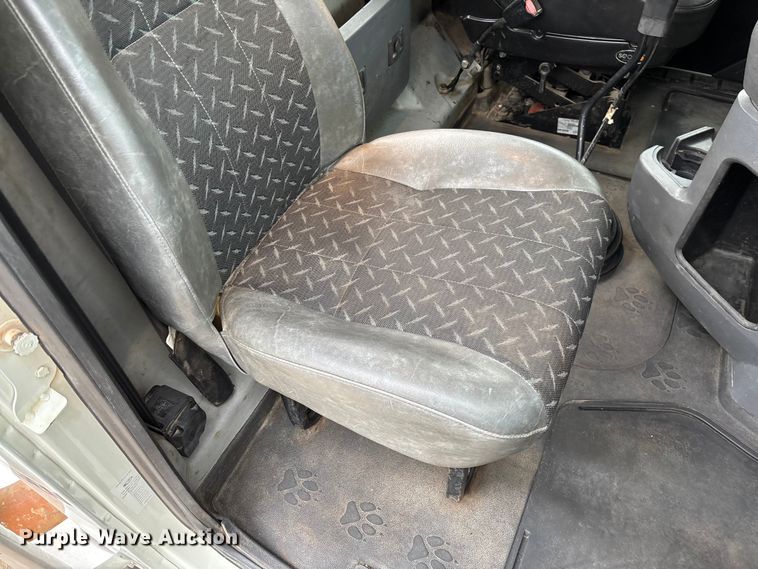 image for item EV3499 2013 Mack CHU613 semi truck