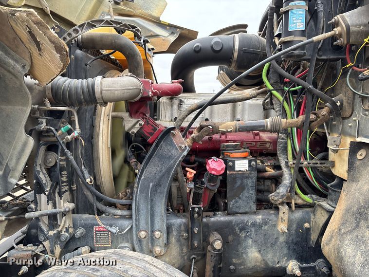 image for item EV3499 2013 Mack CHU613 semi truck