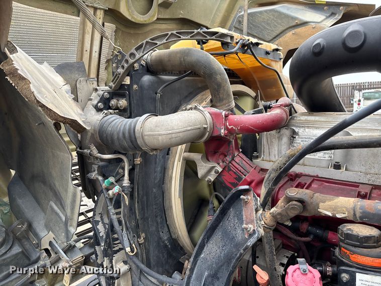 image for item EV3499 2013 Mack CHU613 semi truck