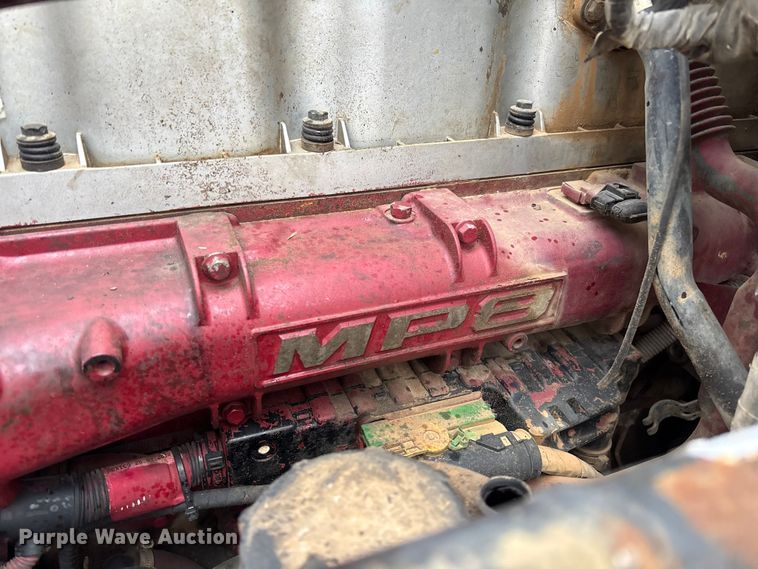 image for item EV3499 2013 Mack CHU613 semi truck