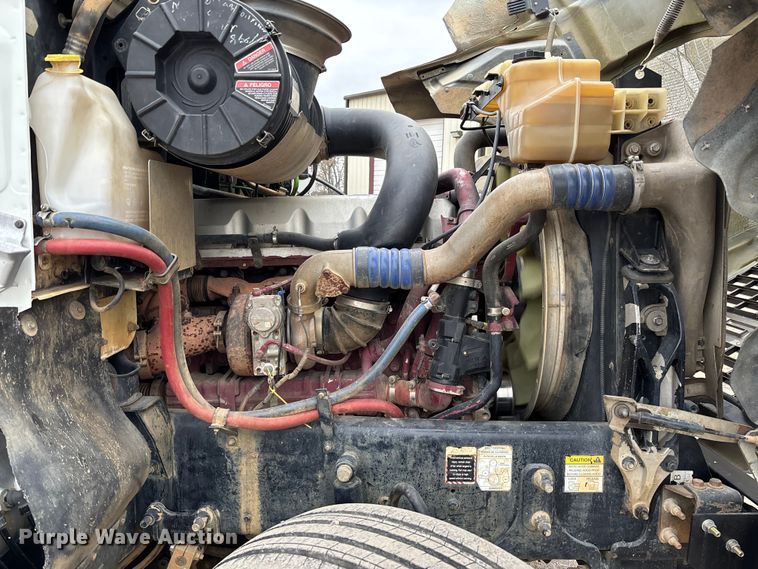 image for item EV3499 2013 Mack CHU613 semi truck