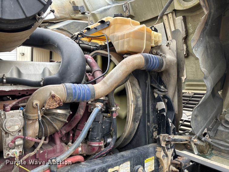 image for item EV3499 2013 Mack CHU613 semi truck